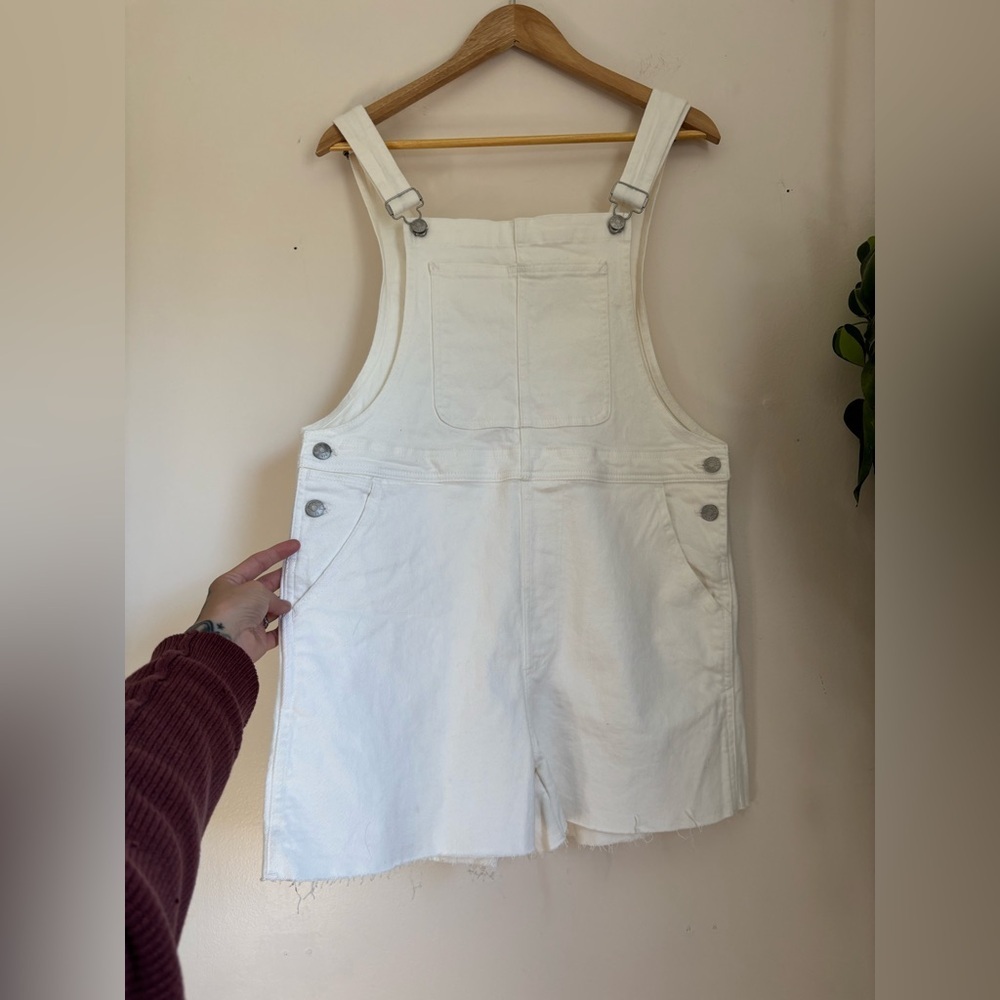 Madewell Adirondack Short Overalls in Tile White - Picture 6 of 7